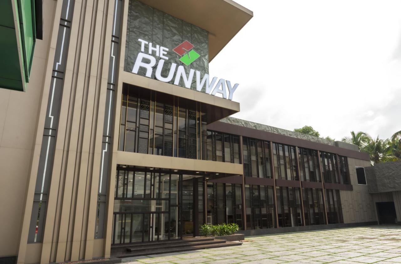 The Runway Hotel Kochi Extérieur photo