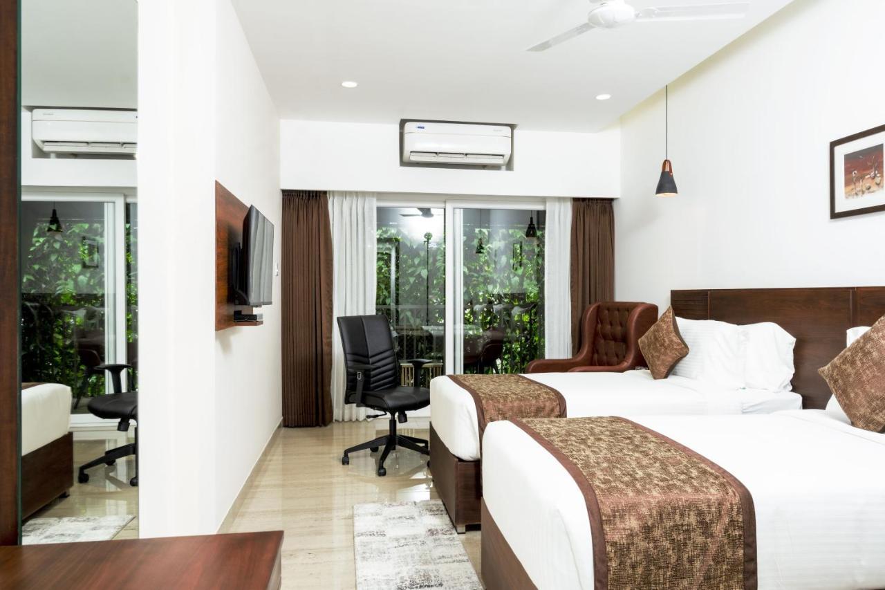 The Runway Hotel Kochi Extérieur photo