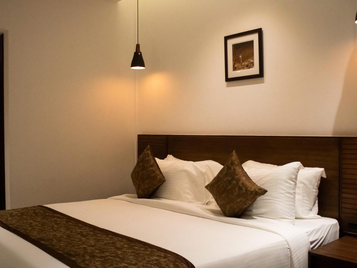 The Runway Hotel Kochi Extérieur photo
