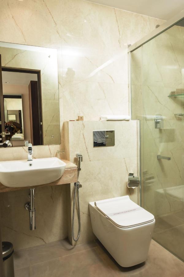 The Runway Hotel Kochi Extérieur photo
