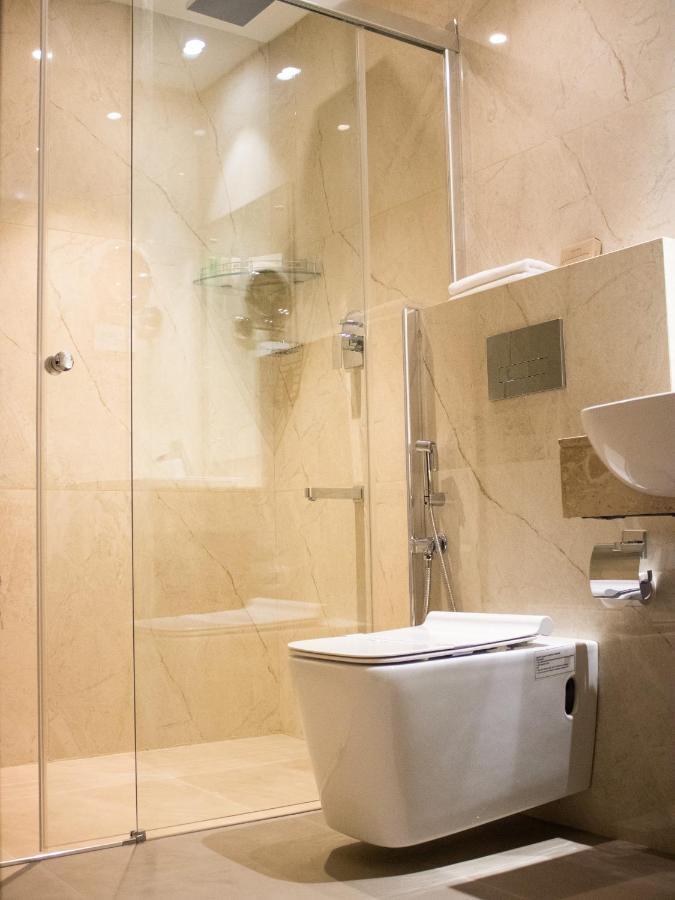 The Runway Hotel Kochi Extérieur photo
