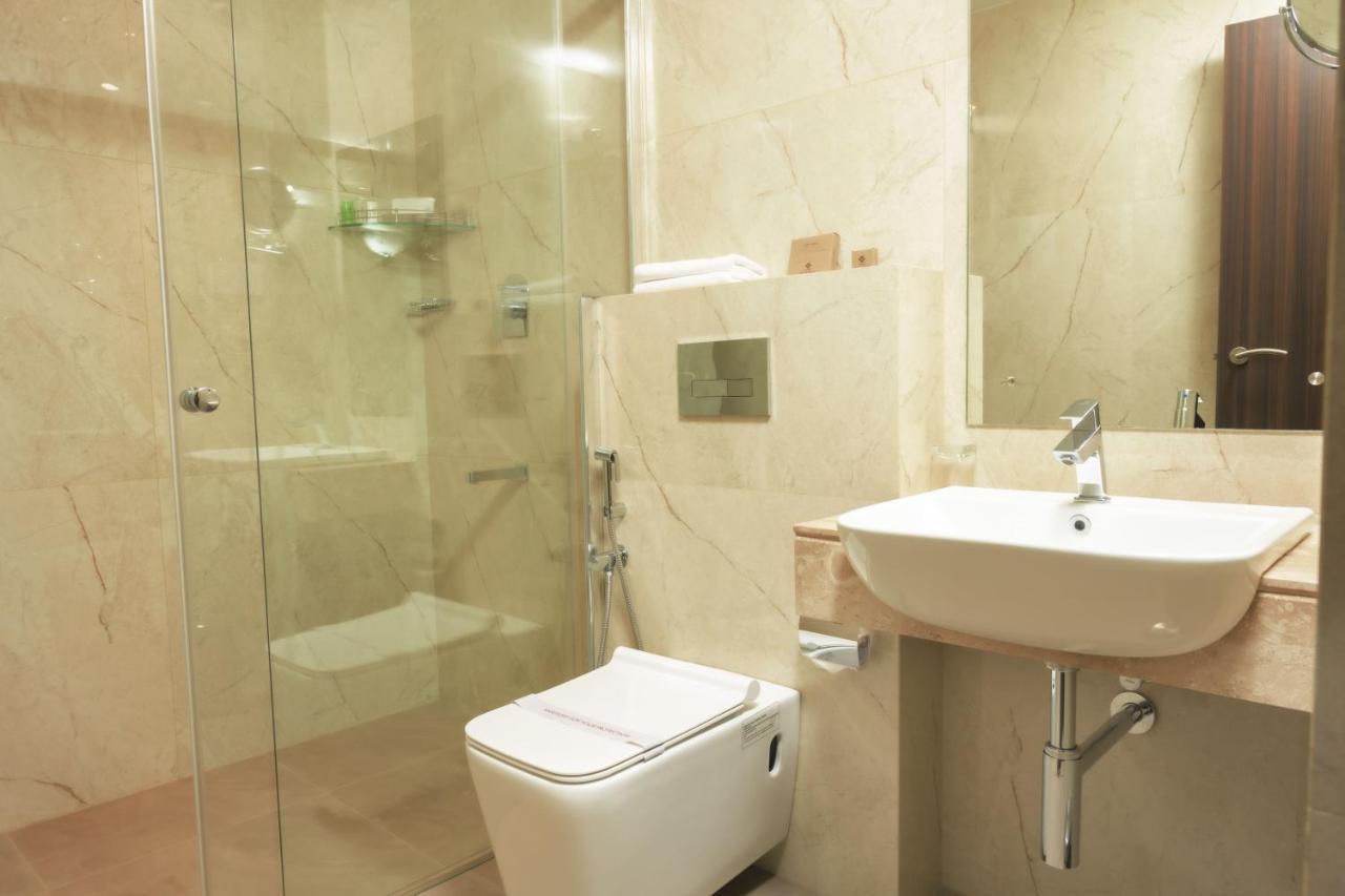 The Runway Hotel Kochi Extérieur photo