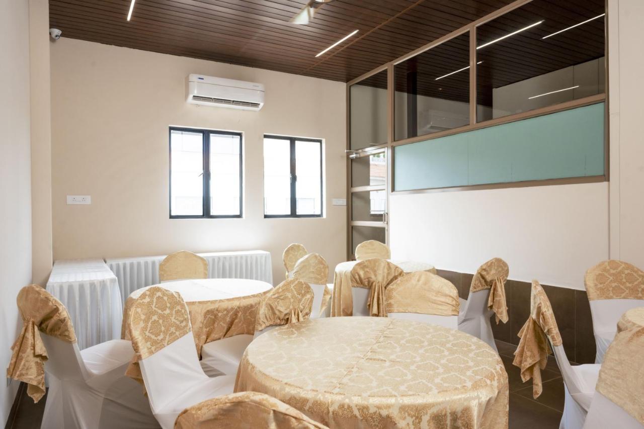 The Runway Hotel Kochi Extérieur photo
