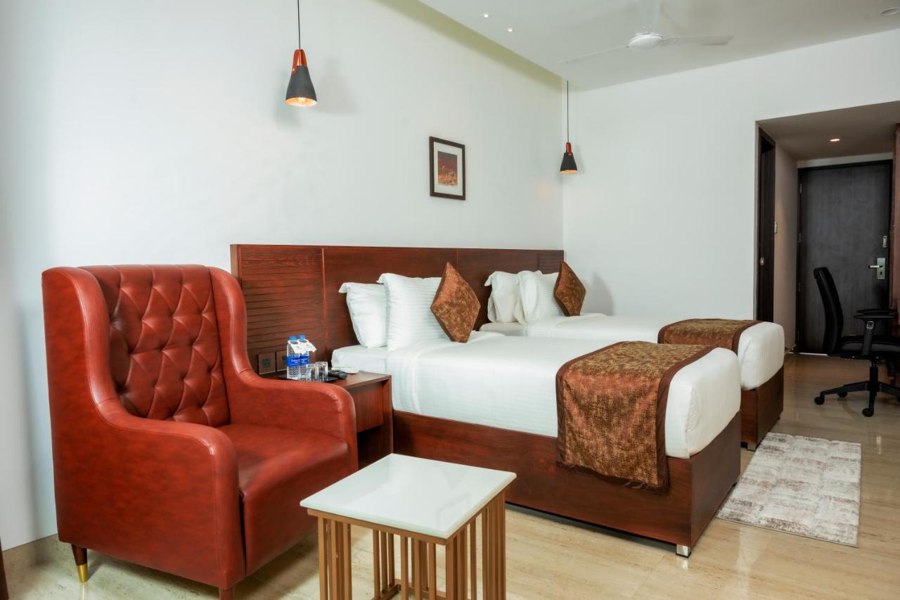 The Runway Hotel Kochi Extérieur photo