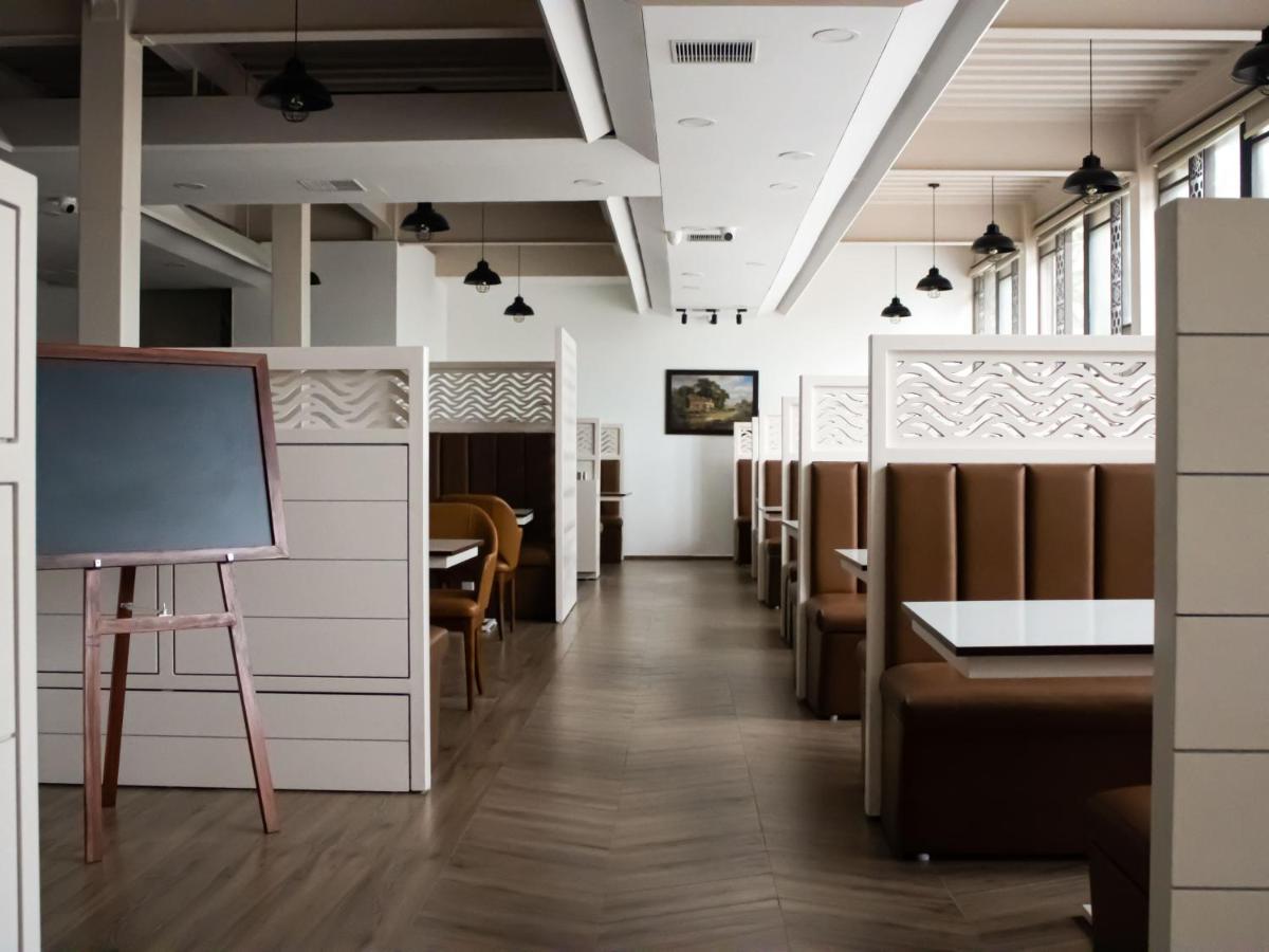 The Runway Hotel Kochi Extérieur photo
