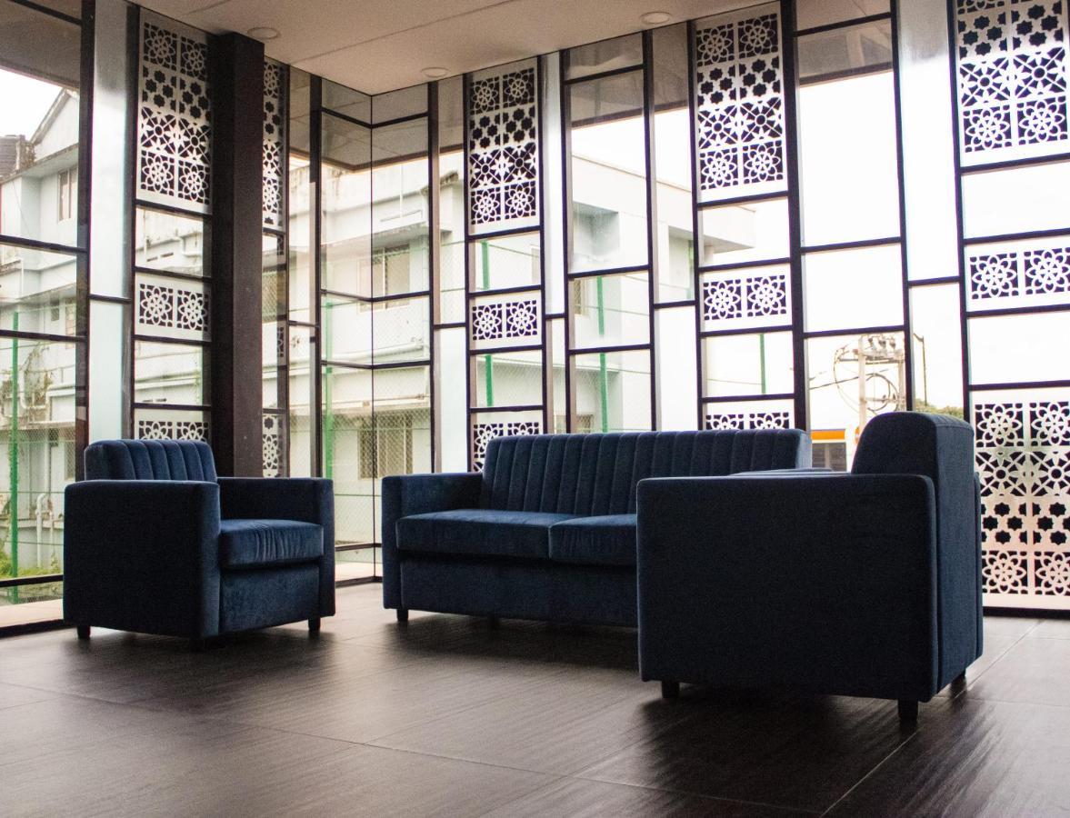 The Runway Hotel Kochi Extérieur photo
