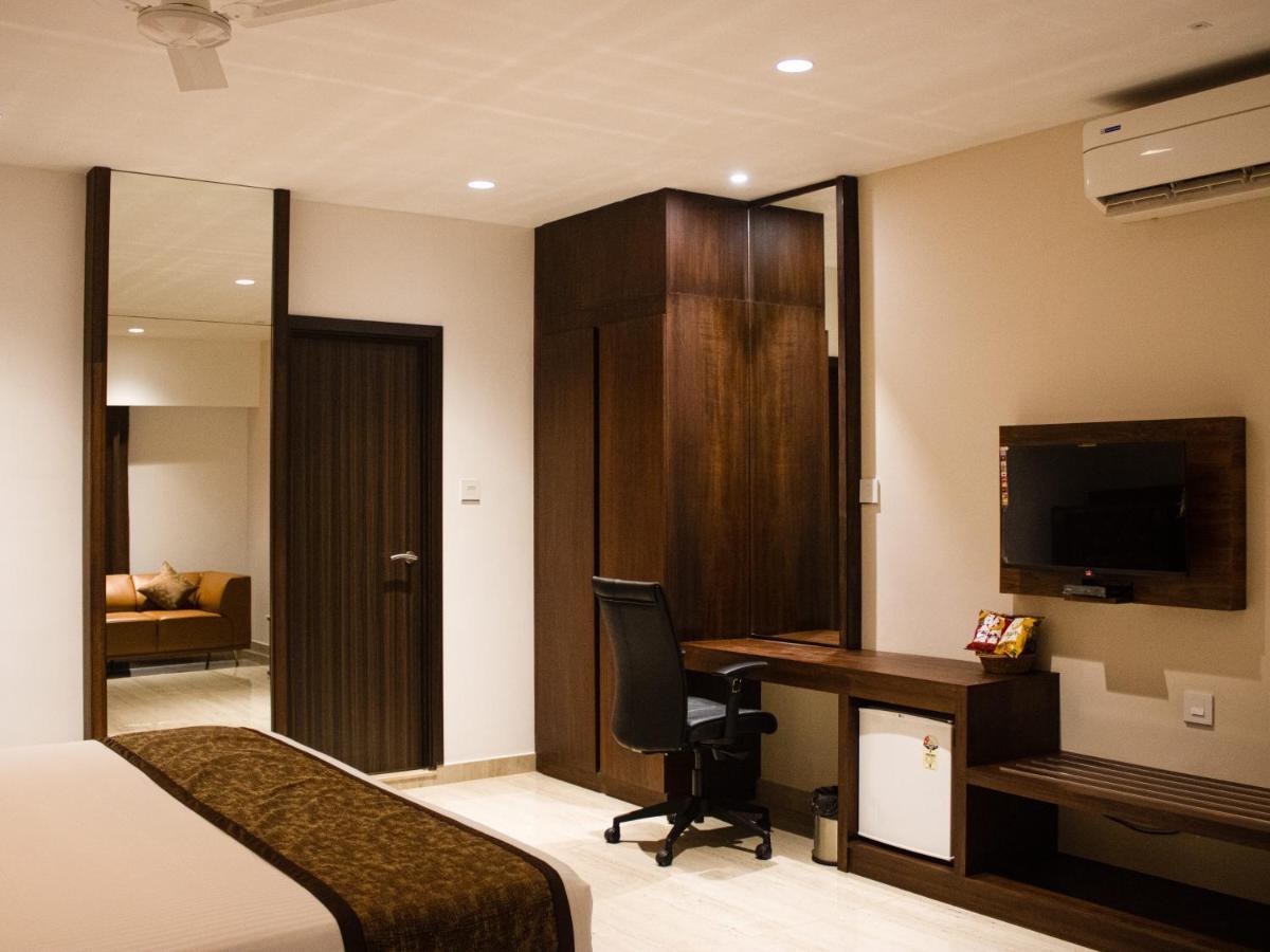 The Runway Hotel Kochi Extérieur photo